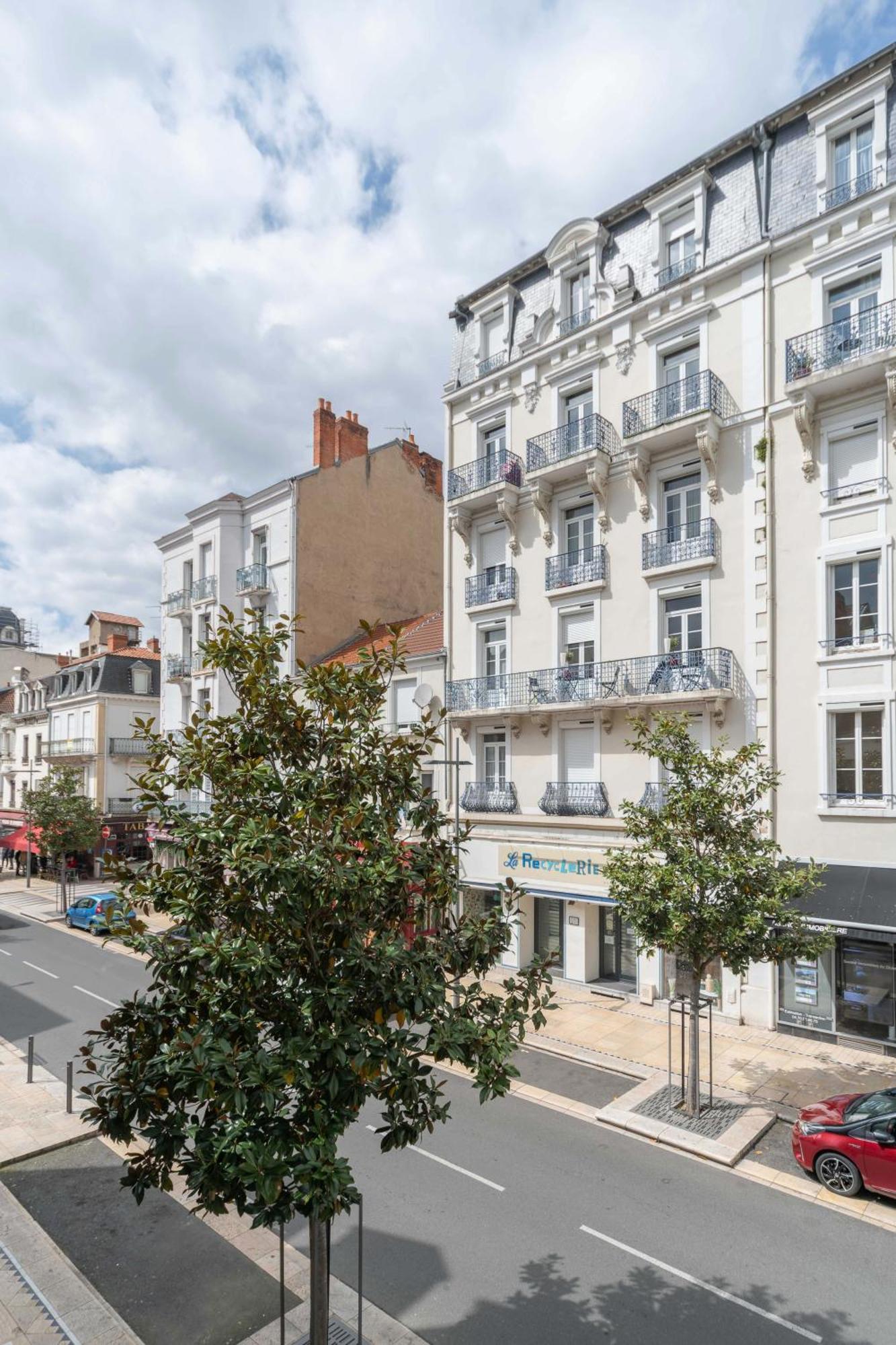 Le Lasteyras - Appartement Charmant En Centre Ville Vichy Exterior photo